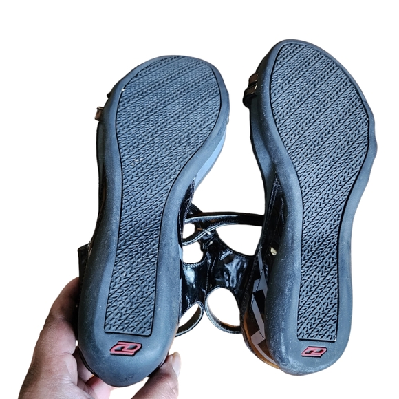 DKNY Sandals - Picture 7 of 8